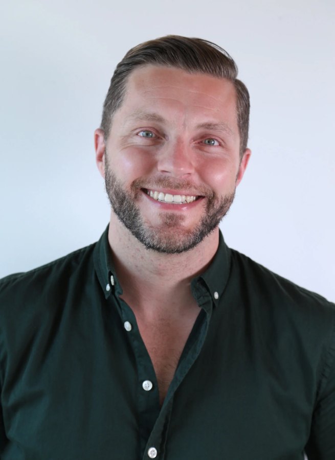 Dr. Shane Saunderson